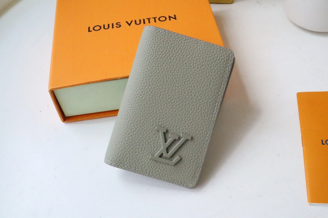 Trendsetting 4546 Louis Vuitton AAA Quality Card Case