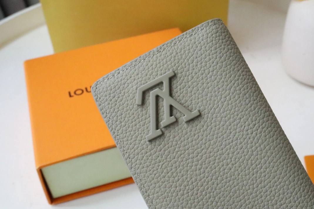 Trendsetting 4546 Louis Vuitton AAA Quality Card Case