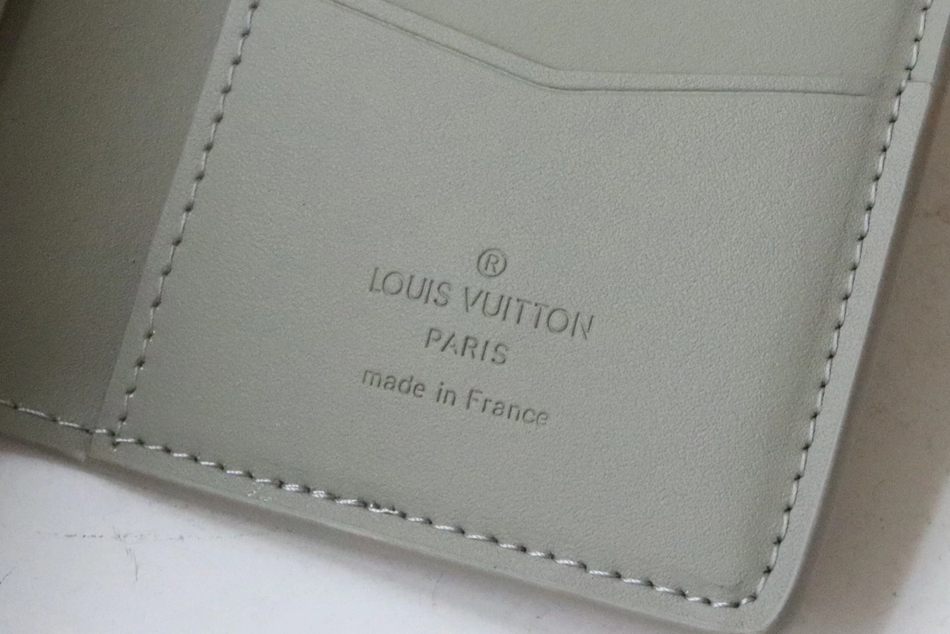Trendsetting 4546 Louis Vuitton AAA Quality Card Case
