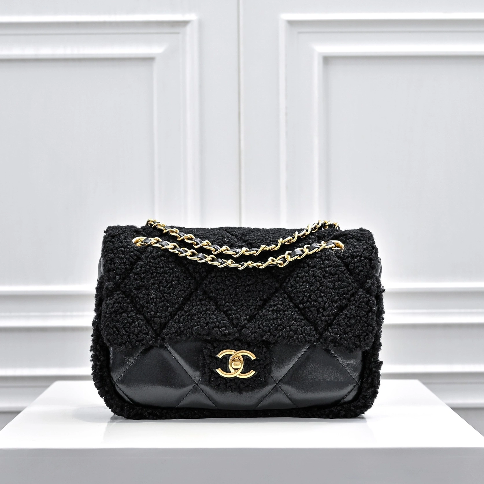 Trendsetting 464 Chanel AAA Quality Messenger Bags