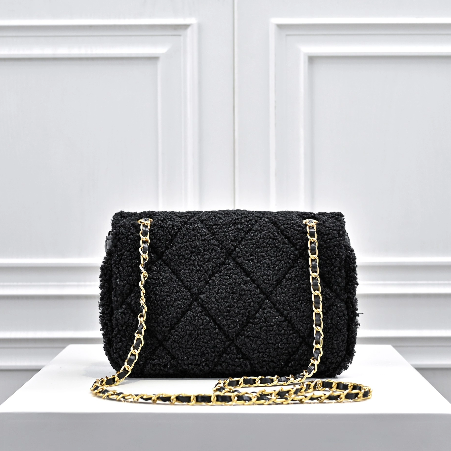 Trendsetting 464 Chanel AAA Quality Messenger Bags