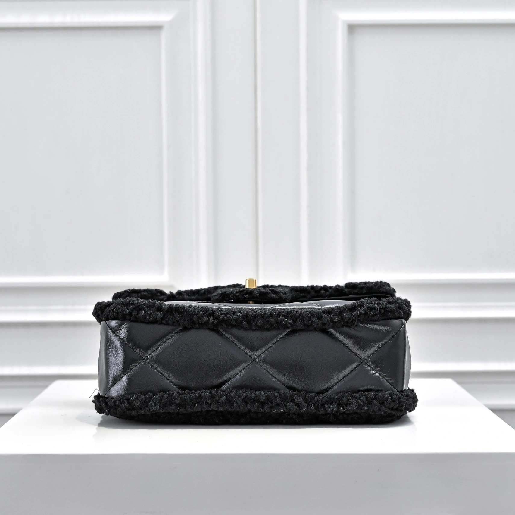 Trendsetting 464 Chanel AAA Quality Messenger Bags