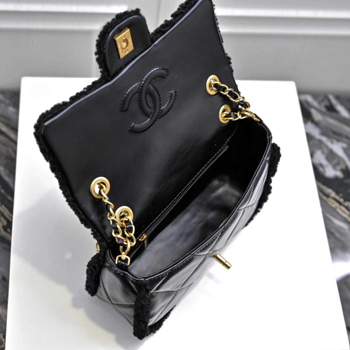 Trendsetting 464 Chanel AAA Quality Messenger Bags