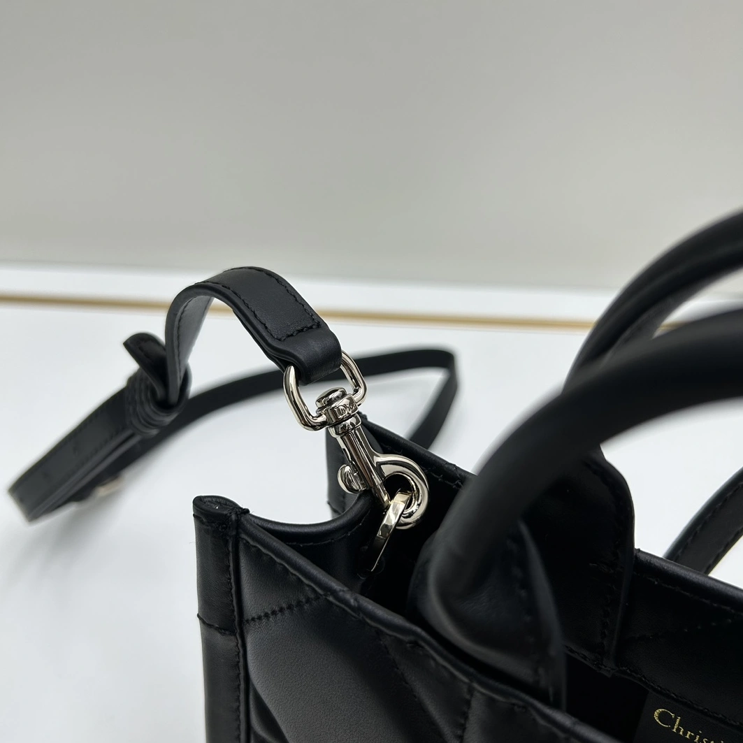 Trendsetting 4663 Christian Dior AAA Quality Handbags For Women