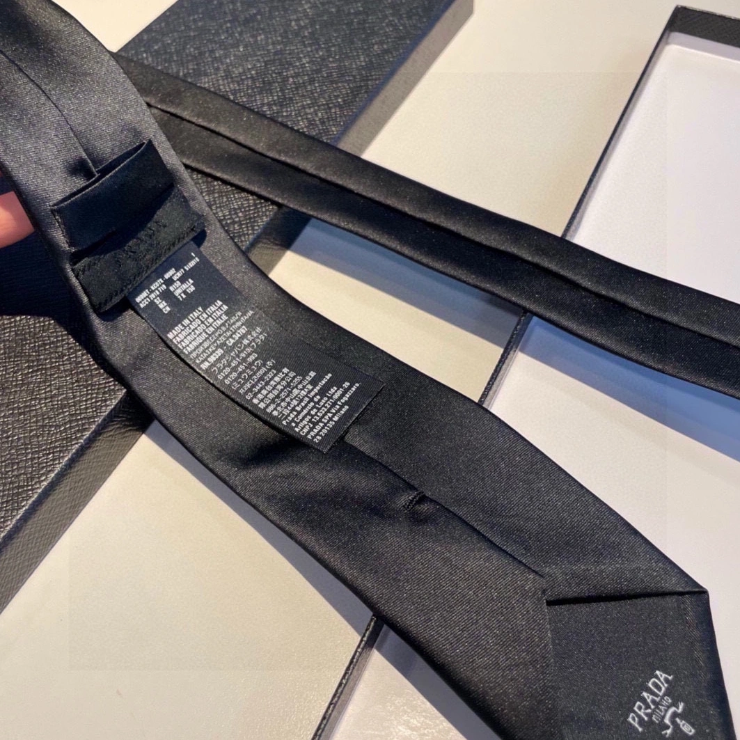 Trendsetting 4673 Prada Necktie In Black For Men