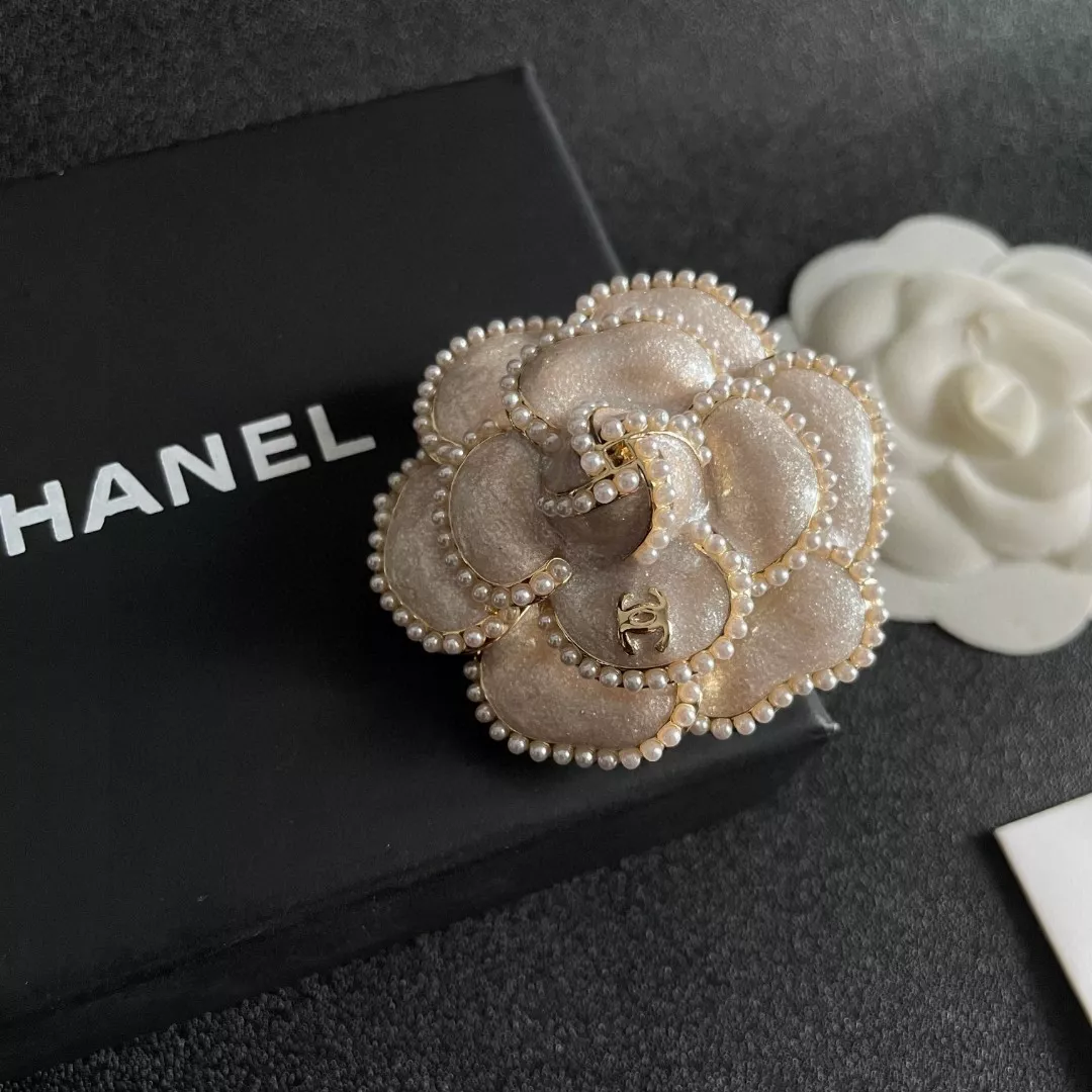 Trendsetting 487 Chanel Brooches For Women