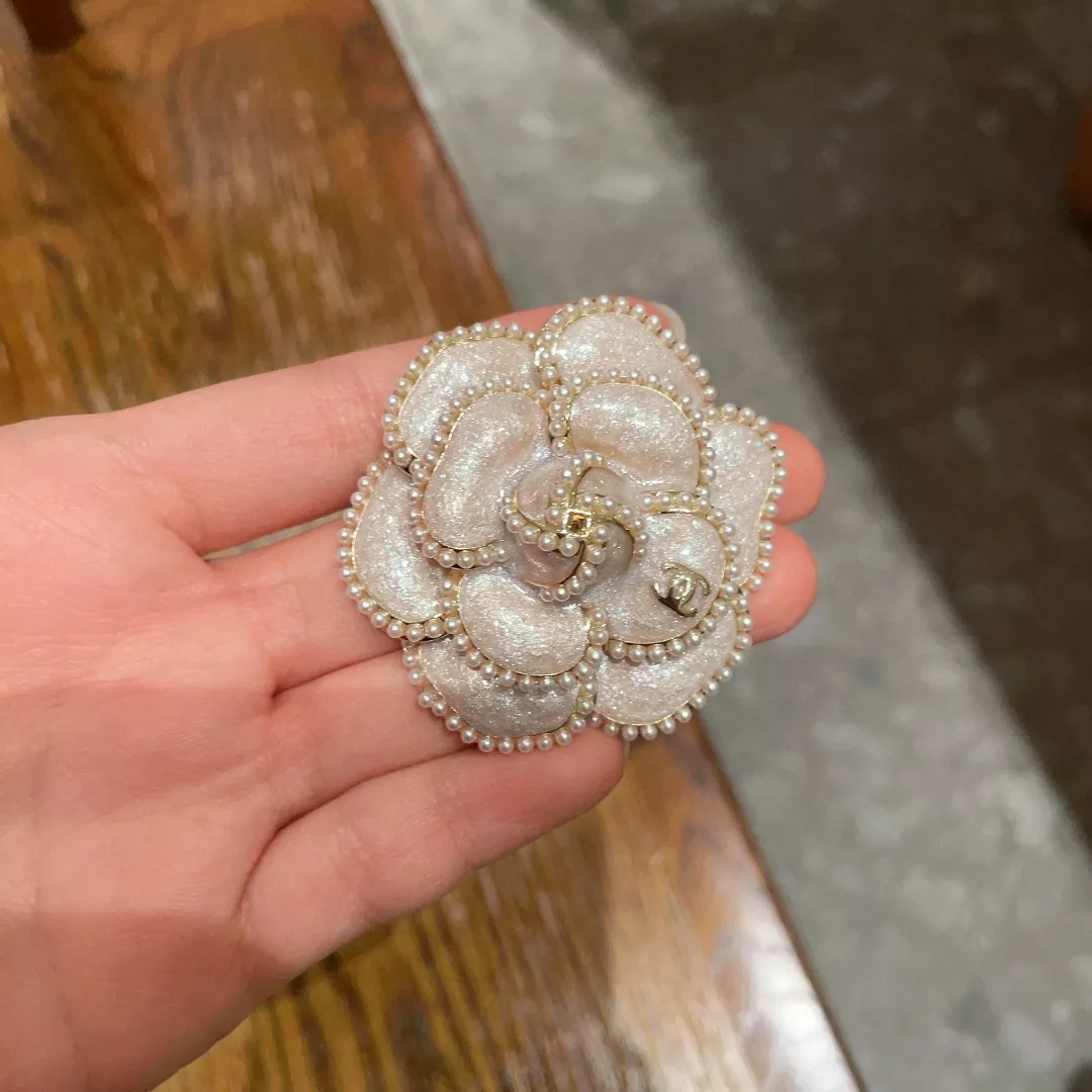 Trendsetting 487 Chanel Brooches For Women