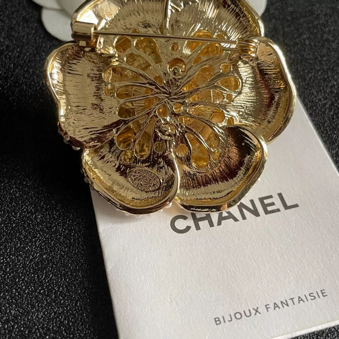 Trendsetting 487 Chanel Brooches For Women