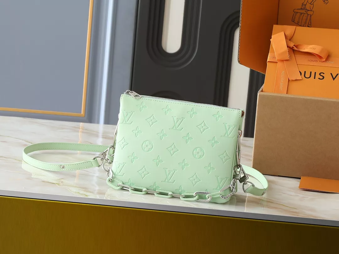 Trendsetting 4935 Louis Vuitton Messenger Bags For Women