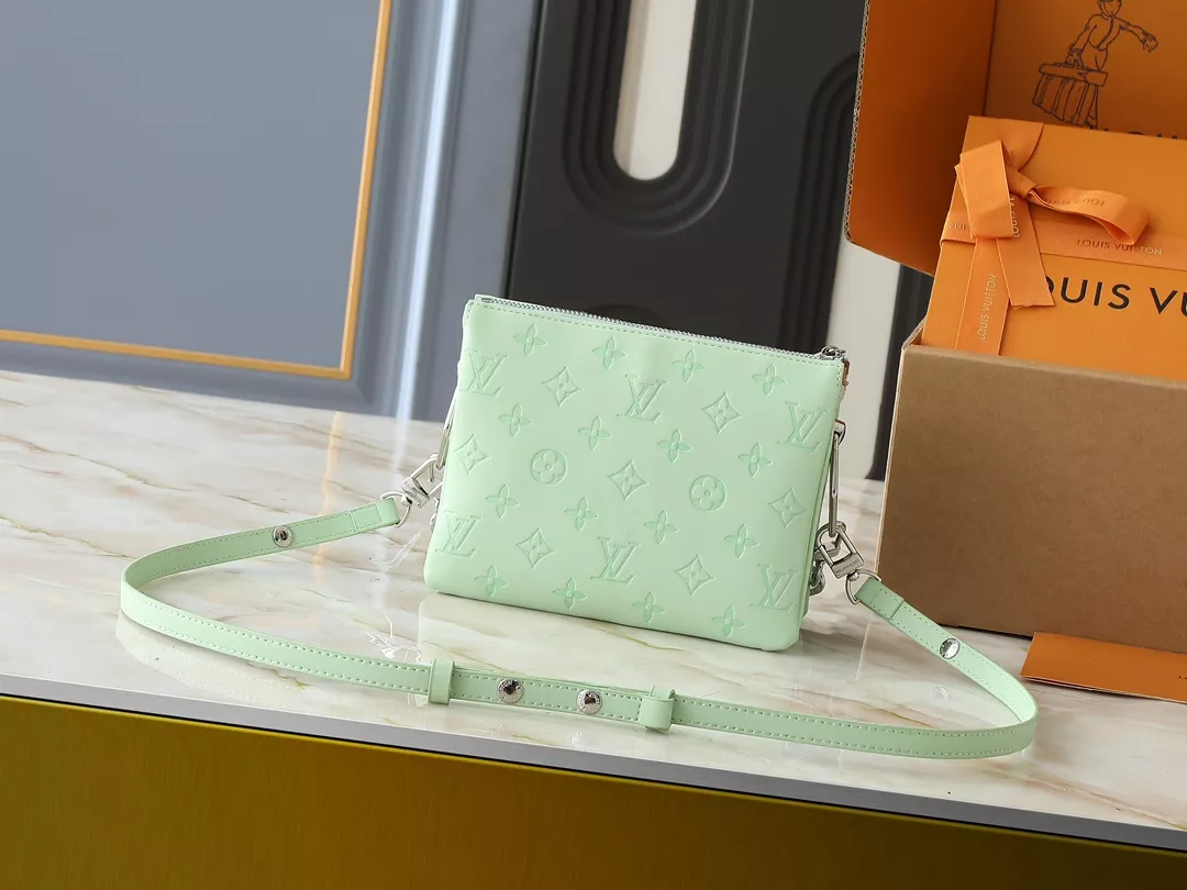 Trendsetting 4935 Louis Vuitton Messenger Bags For Women