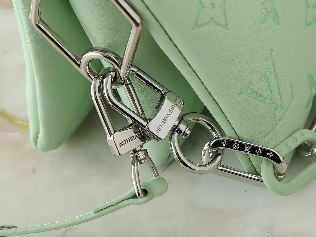 Trendsetting 4935 Louis Vuitton Messenger Bags For Women