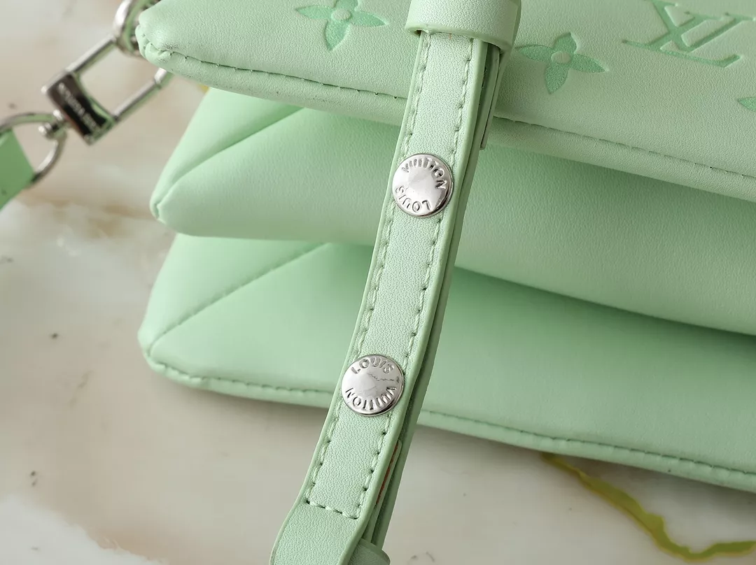 Trendsetting 4935 Louis Vuitton Messenger Bags For Women