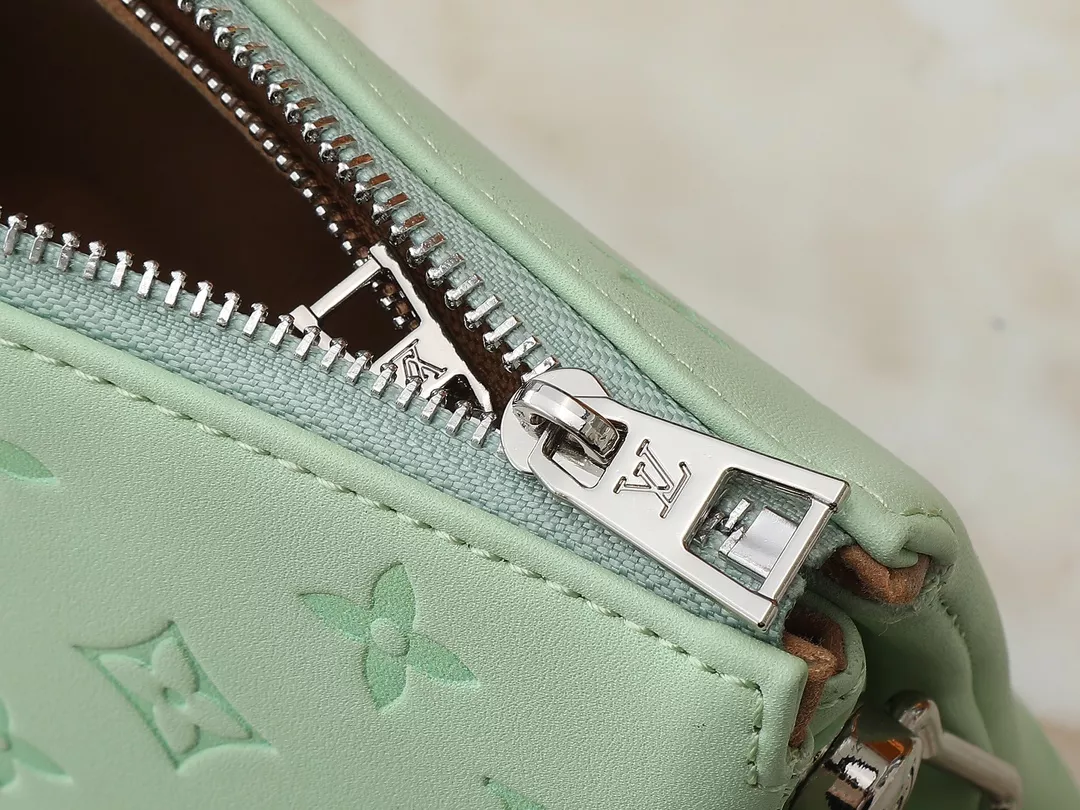 Trendsetting 4935 Louis Vuitton Messenger Bags For Women