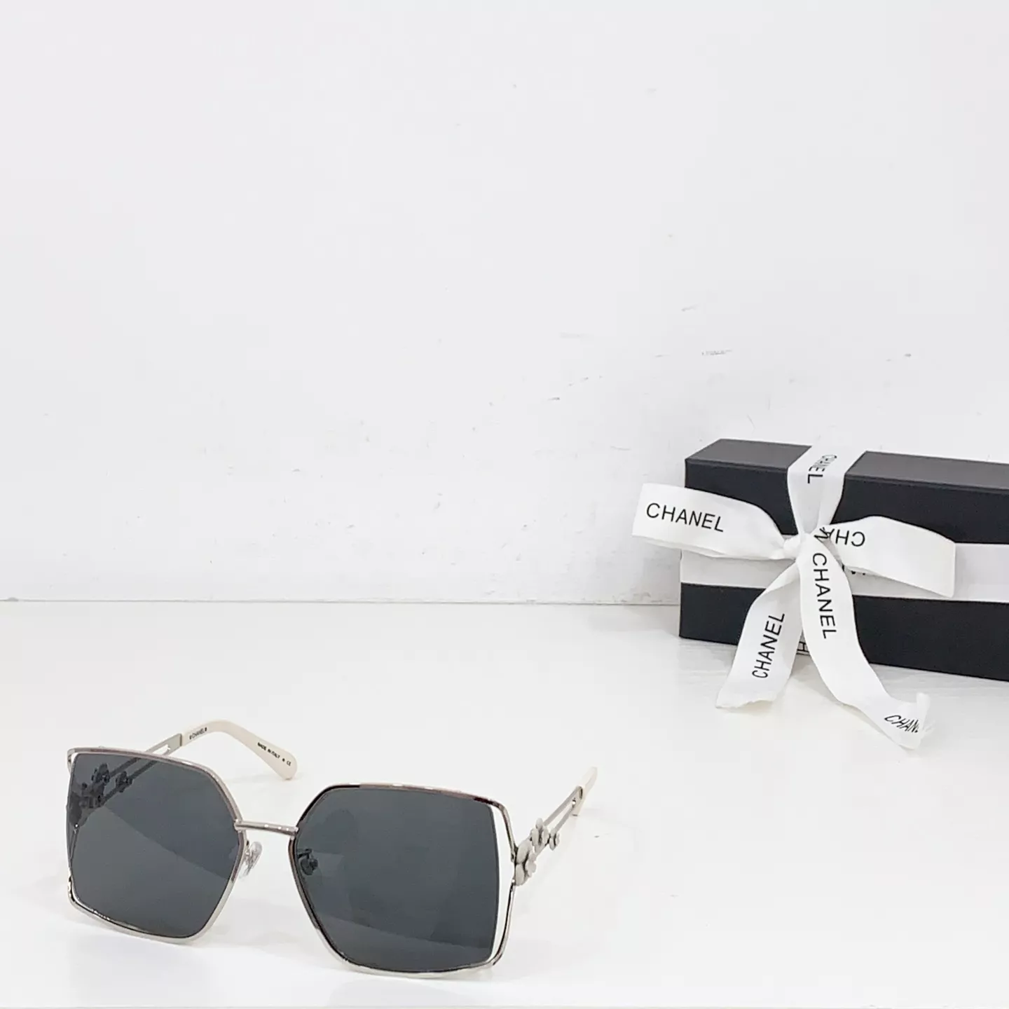 Trendsetting 4992 Chanel AAA Quality Sunglasses