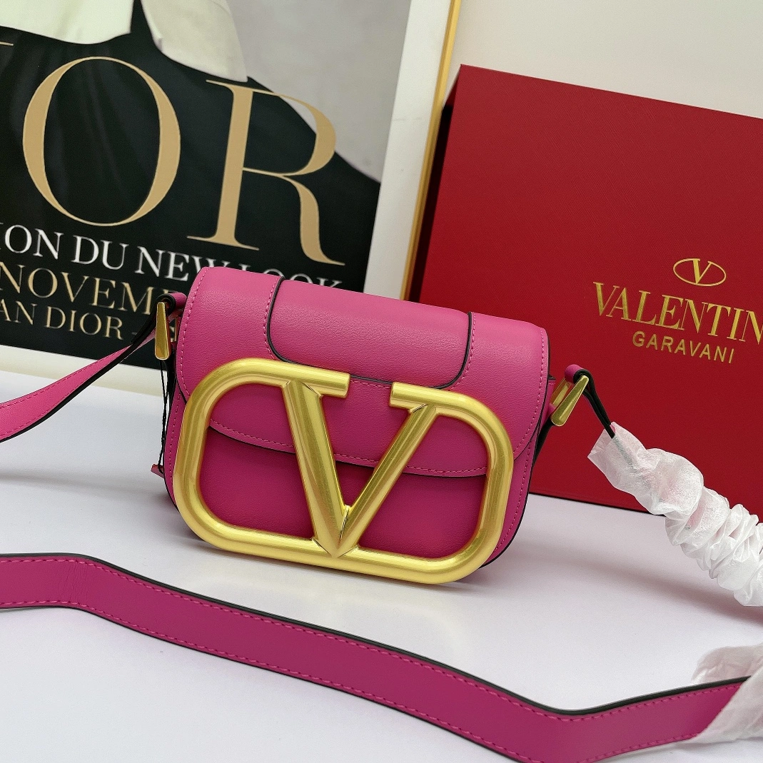Trendsetting 527 Valentino AAA Quality Messenger Bags For Women
