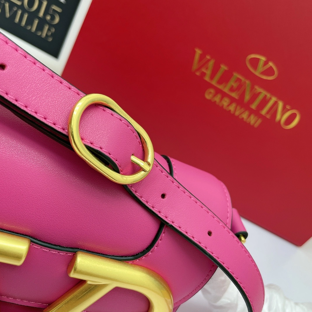 Trendsetting 527 Valentino AAA Quality Messenger Bags For Women
