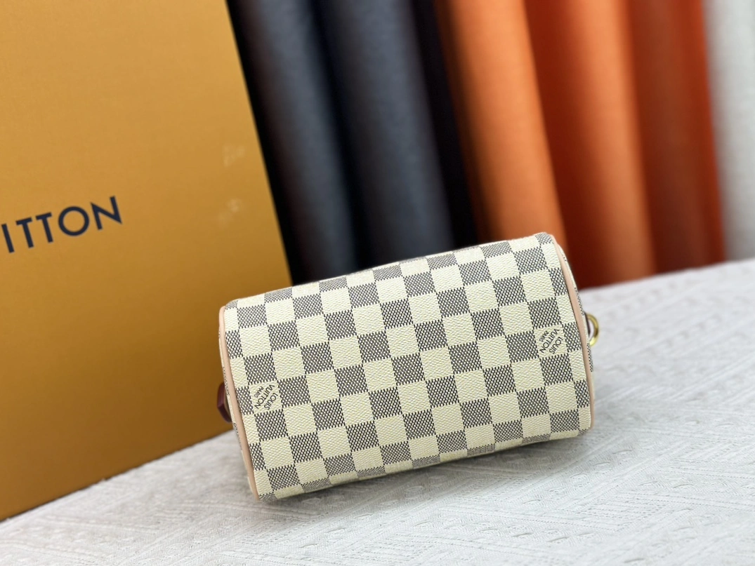 Trendsetting 5275 Louis Vuitton AAA Quality Handbags For Women