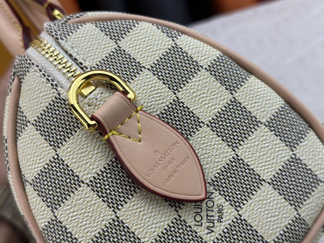 Trendsetting 5275 Louis Vuitton AAA Quality Handbags For Women