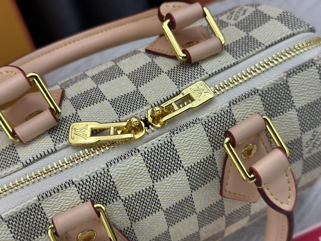 Trendsetting 5275 Louis Vuitton AAA Quality Handbags For Women
