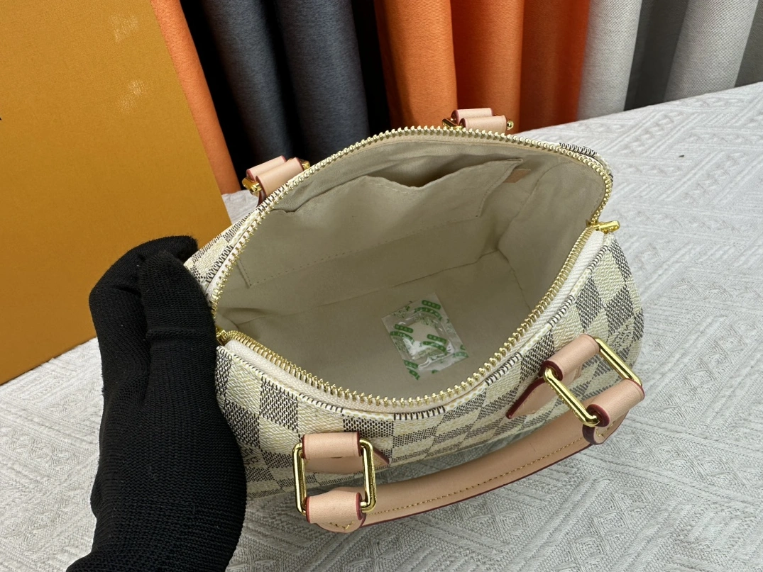 Trendsetting 5275 Louis Vuitton AAA Quality Handbags For Women