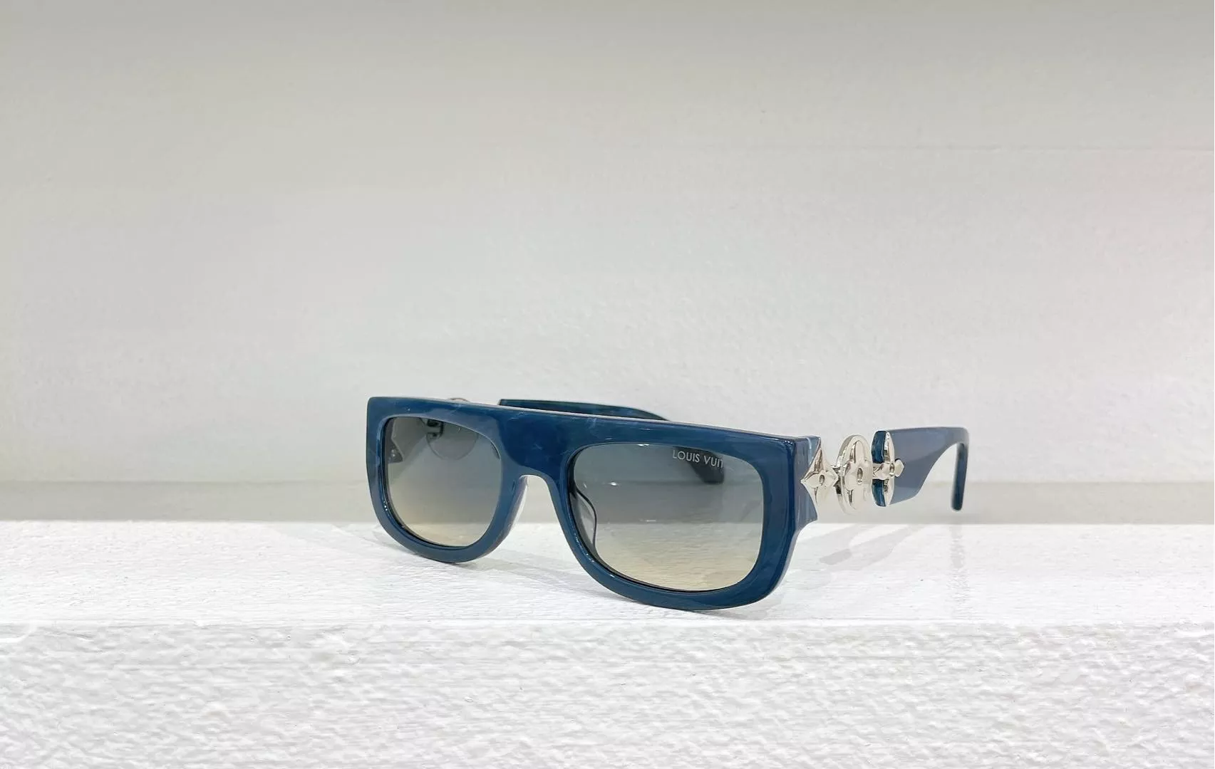 Trendsetting 5482 Louis Vuitton AAA Quality Sunglasses