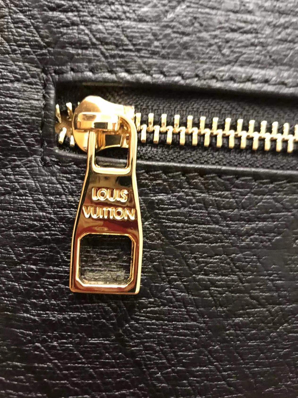 Trendsetting 5517 Louis Vuitton AAA Man Messenger Bags