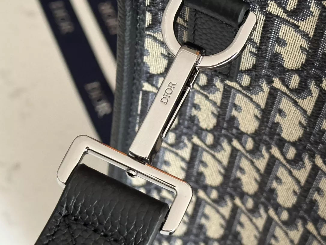 Trendsetting 5546 Christian Dior AAA Man Handbags