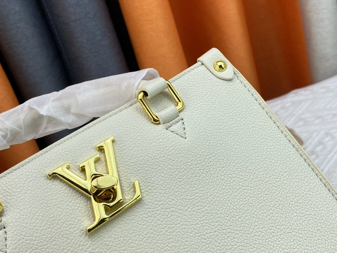 Trendsetting 5550 Louis Vuitton AAA Quality Handbags For Women