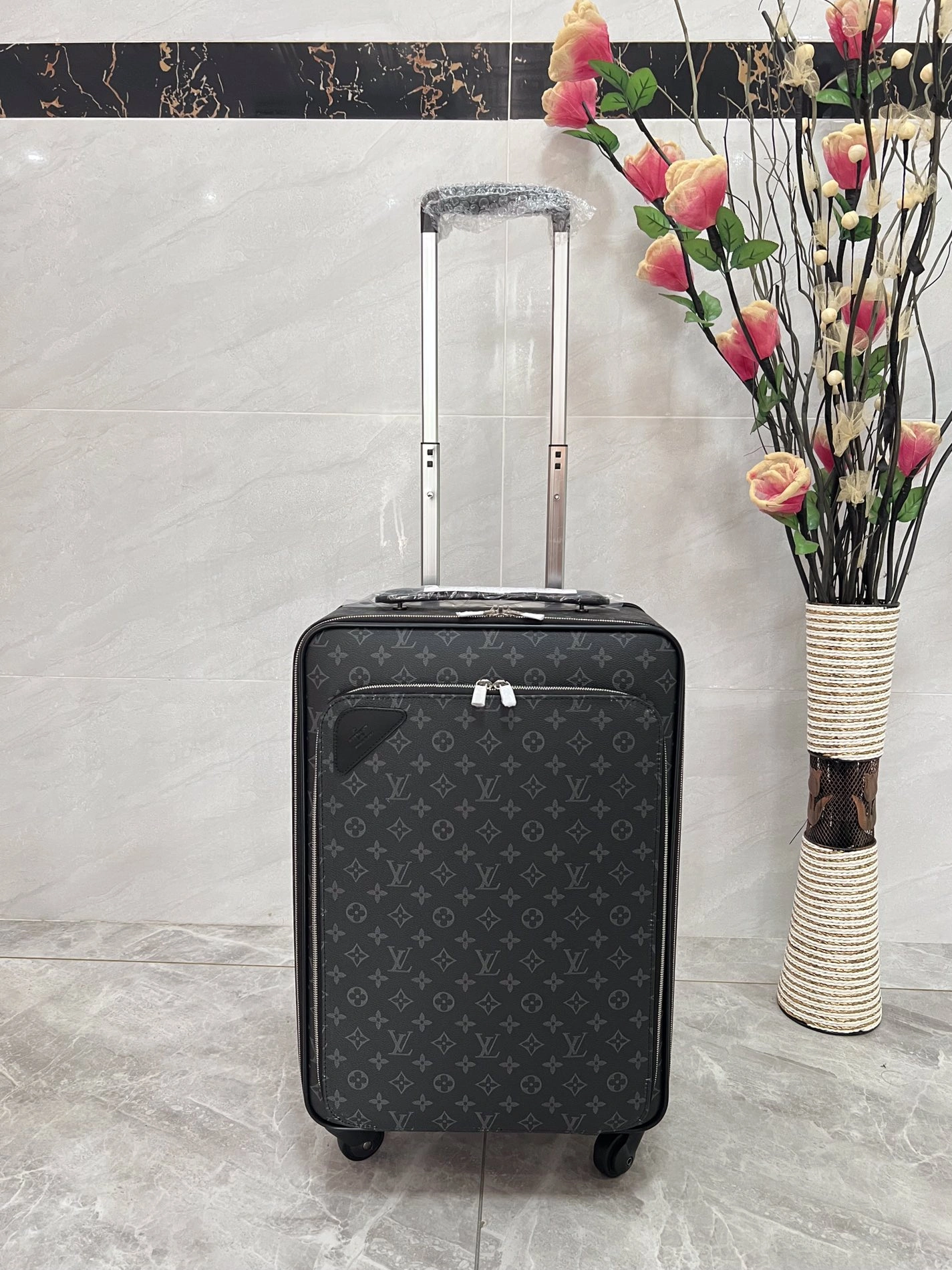 Trendsetting 5584 Louis Vuitton Luggage