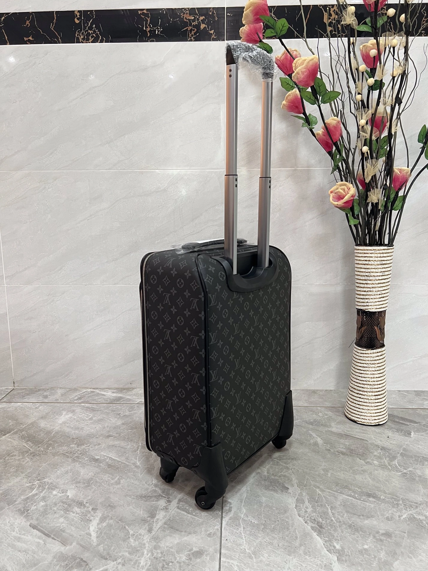 Trendsetting 5584 Louis Vuitton Luggage
