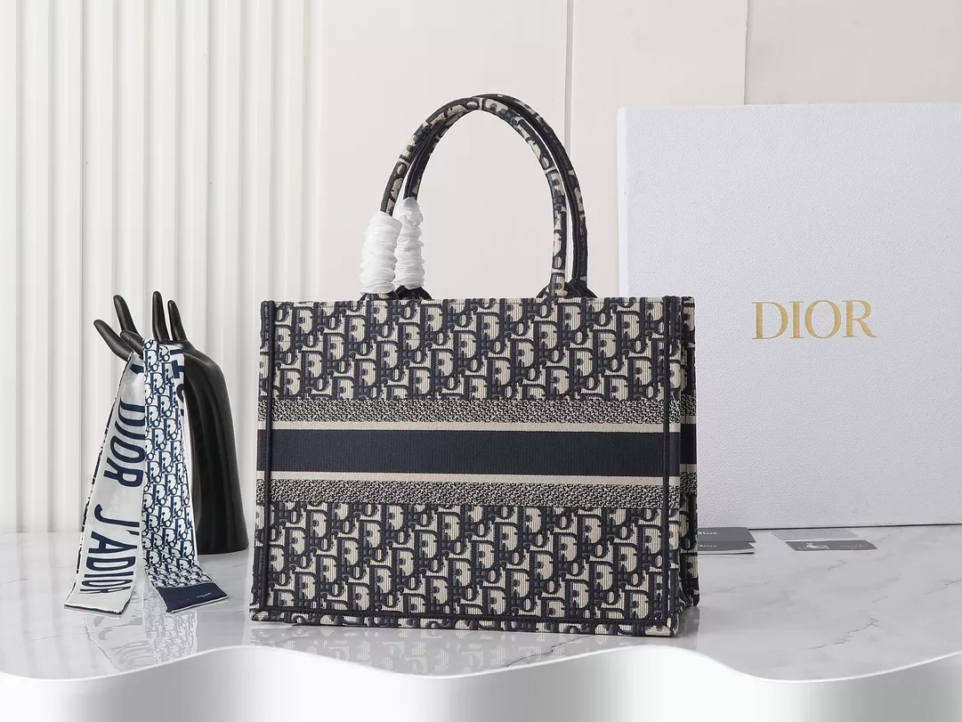 Trendsetting 567 Christian Dior AAA Quality Tote-Handbags For Women