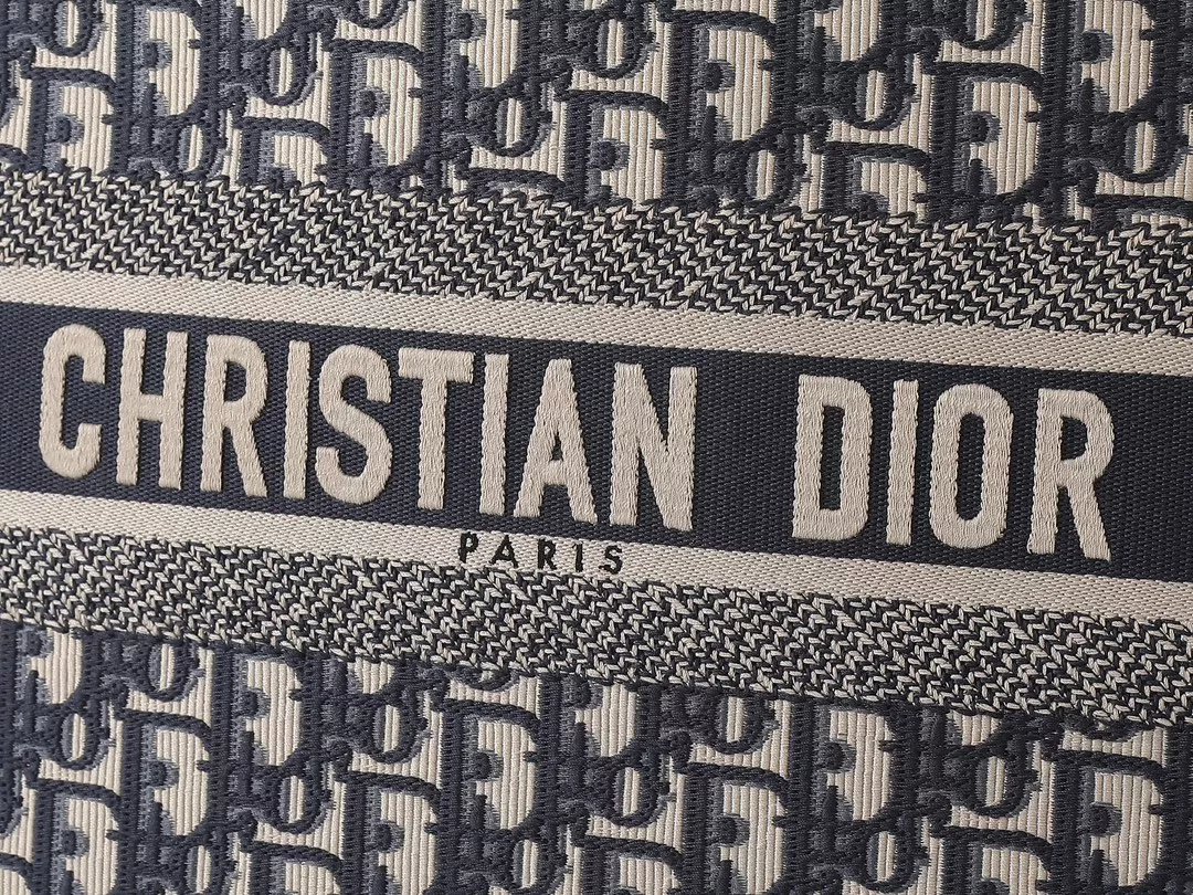 Trendsetting 567 Christian Dior AAA Quality Tote-Handbags For Women