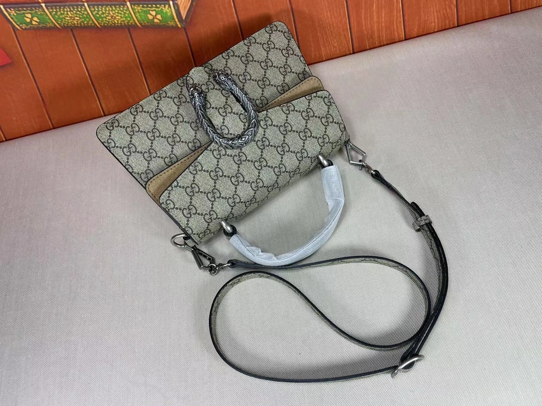 Trendsetting 5755 Gucci AAA Quality Messenger Bags For Women