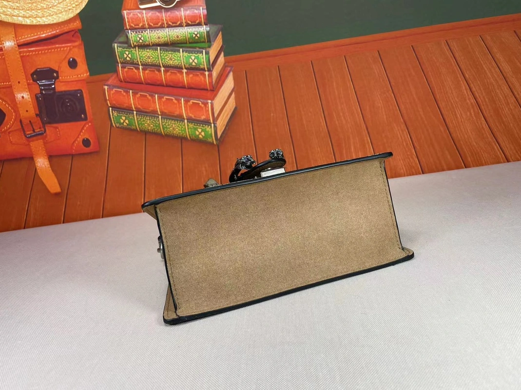 Trendsetting 5755 Gucci AAA Quality Messenger Bags For Women