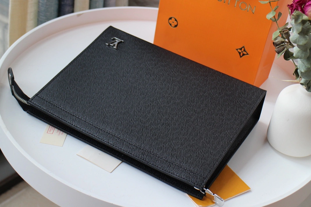 Trendsetting 5906 Louis Vuitton AAA Man Wallets