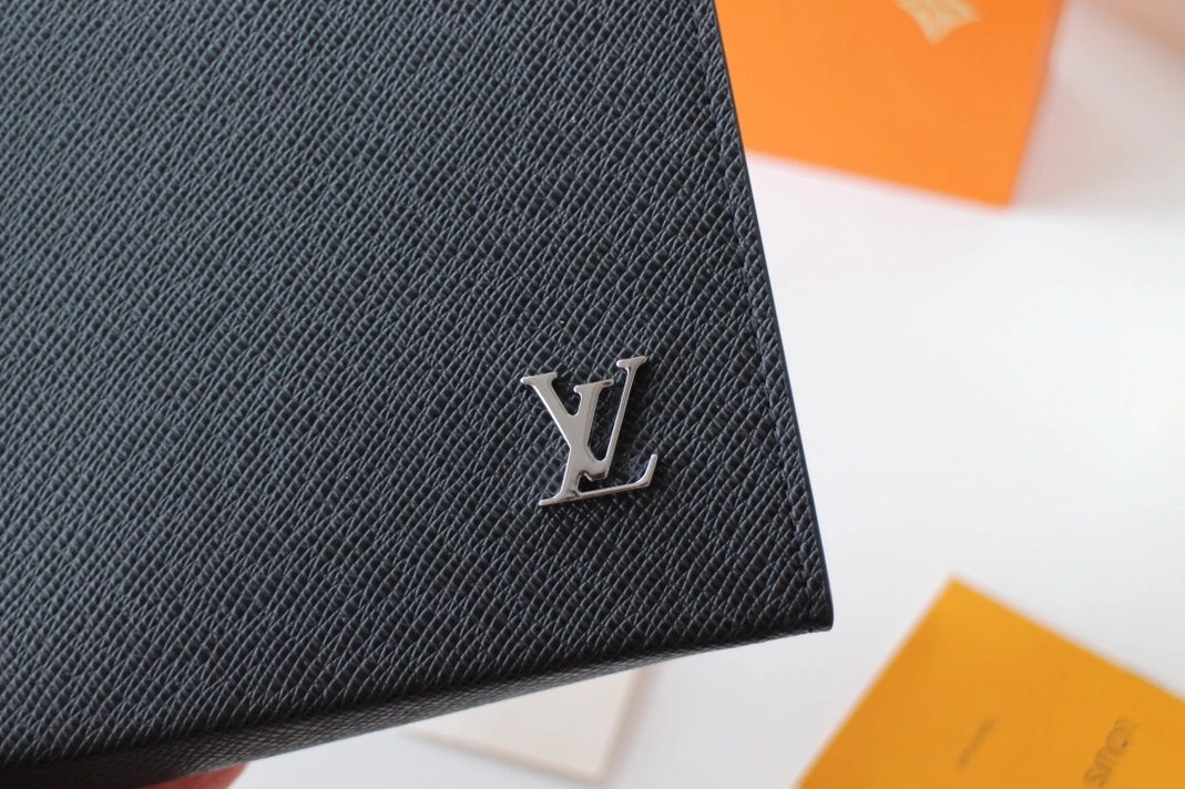 Trendsetting 5906 Louis Vuitton AAA Man Wallets