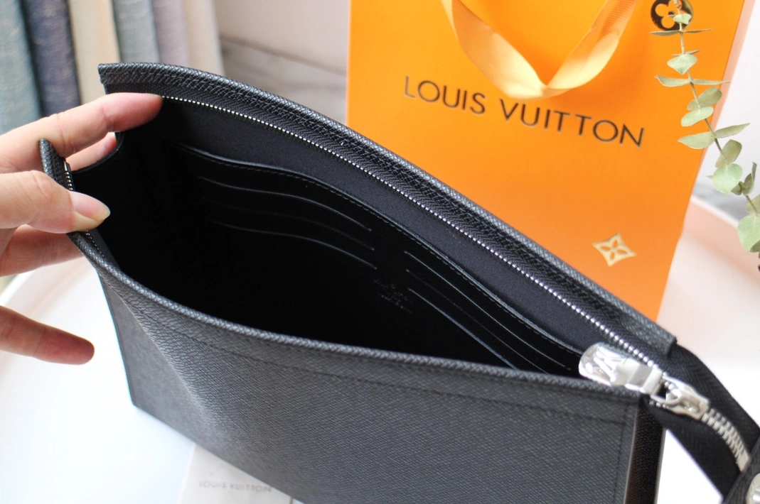 Trendsetting 5906 Louis Vuitton AAA Man Wallets