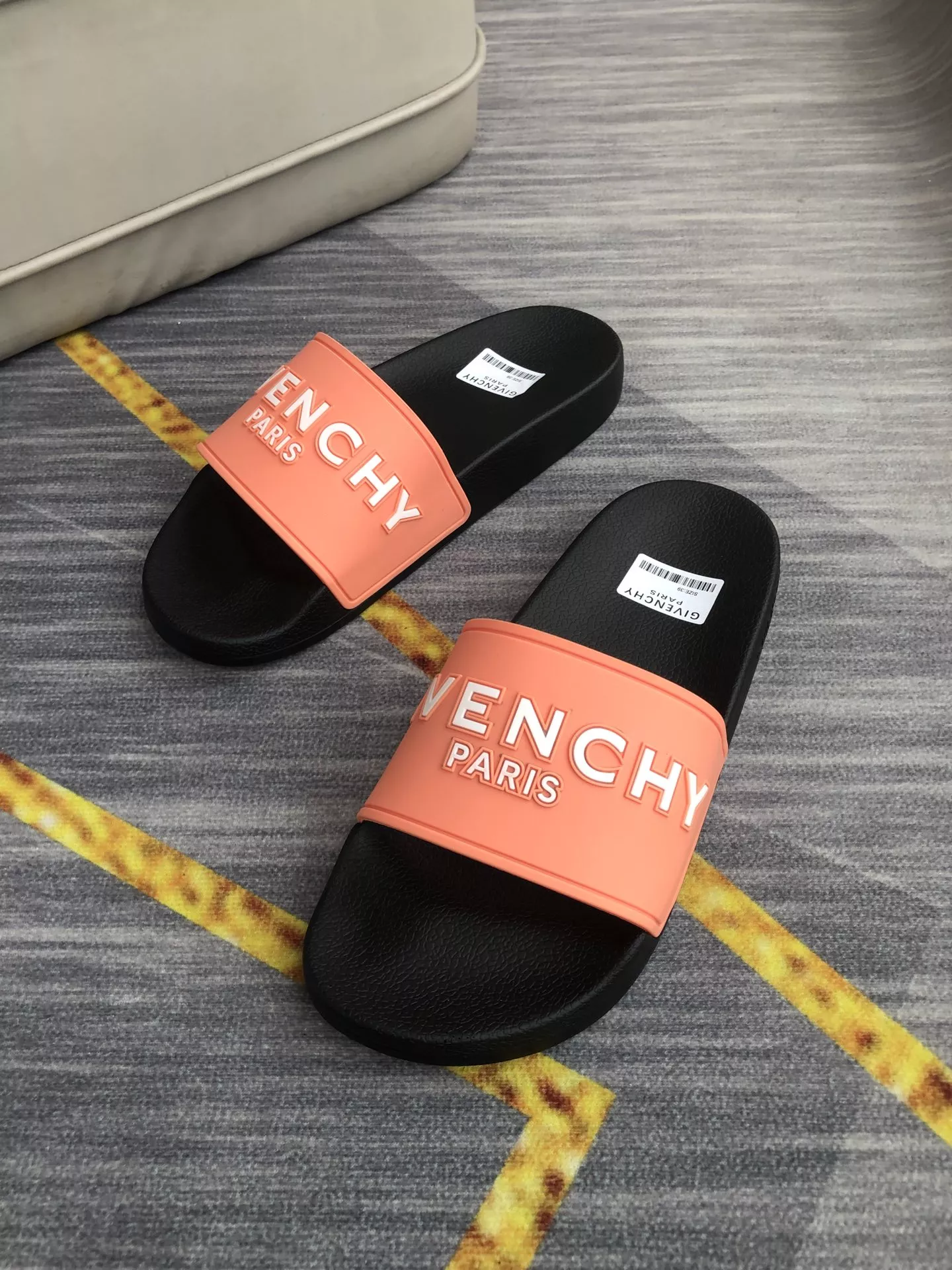 Trendsetting 6122 Givenchy Slippers For Men