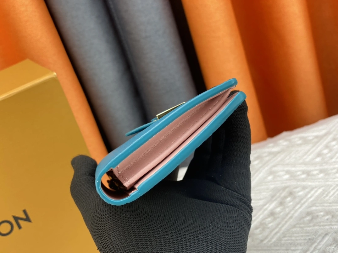 Trendsetting 6129 Louis Vuitton AAA Quality Wallets