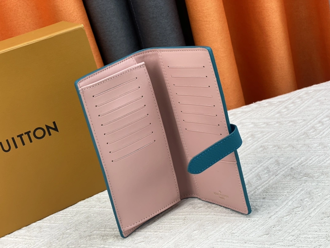 Trendsetting 6129 Louis Vuitton AAA Quality Wallets