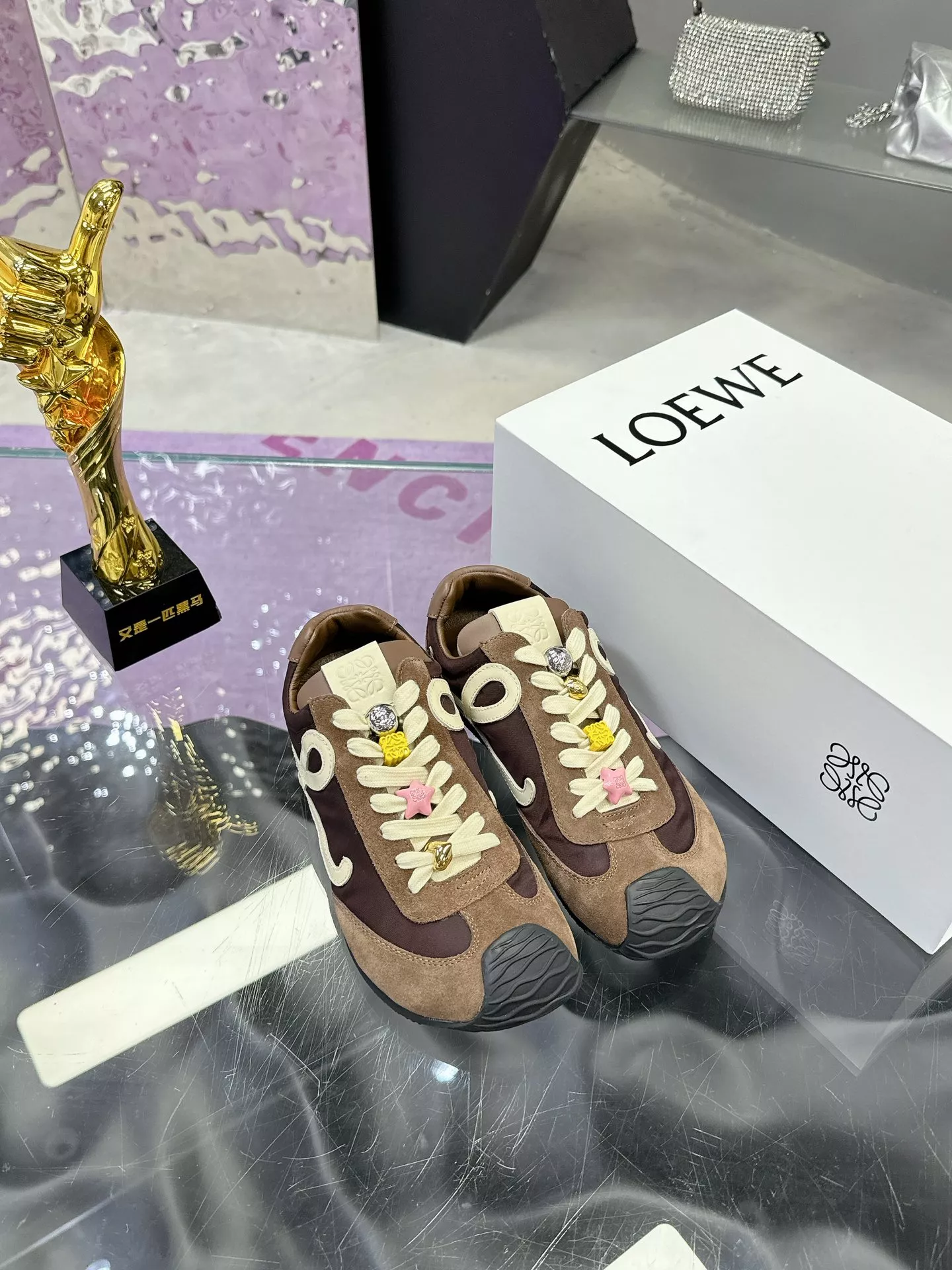 Trendsetting 6394 LOEWE Casual Shoes For Women