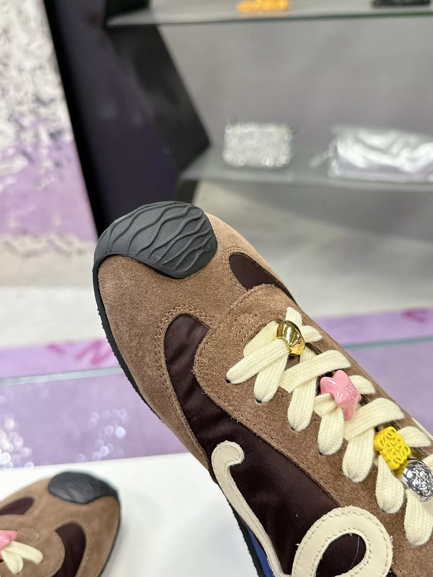 Trendsetting 6394 LOEWE Casual Shoes For Women