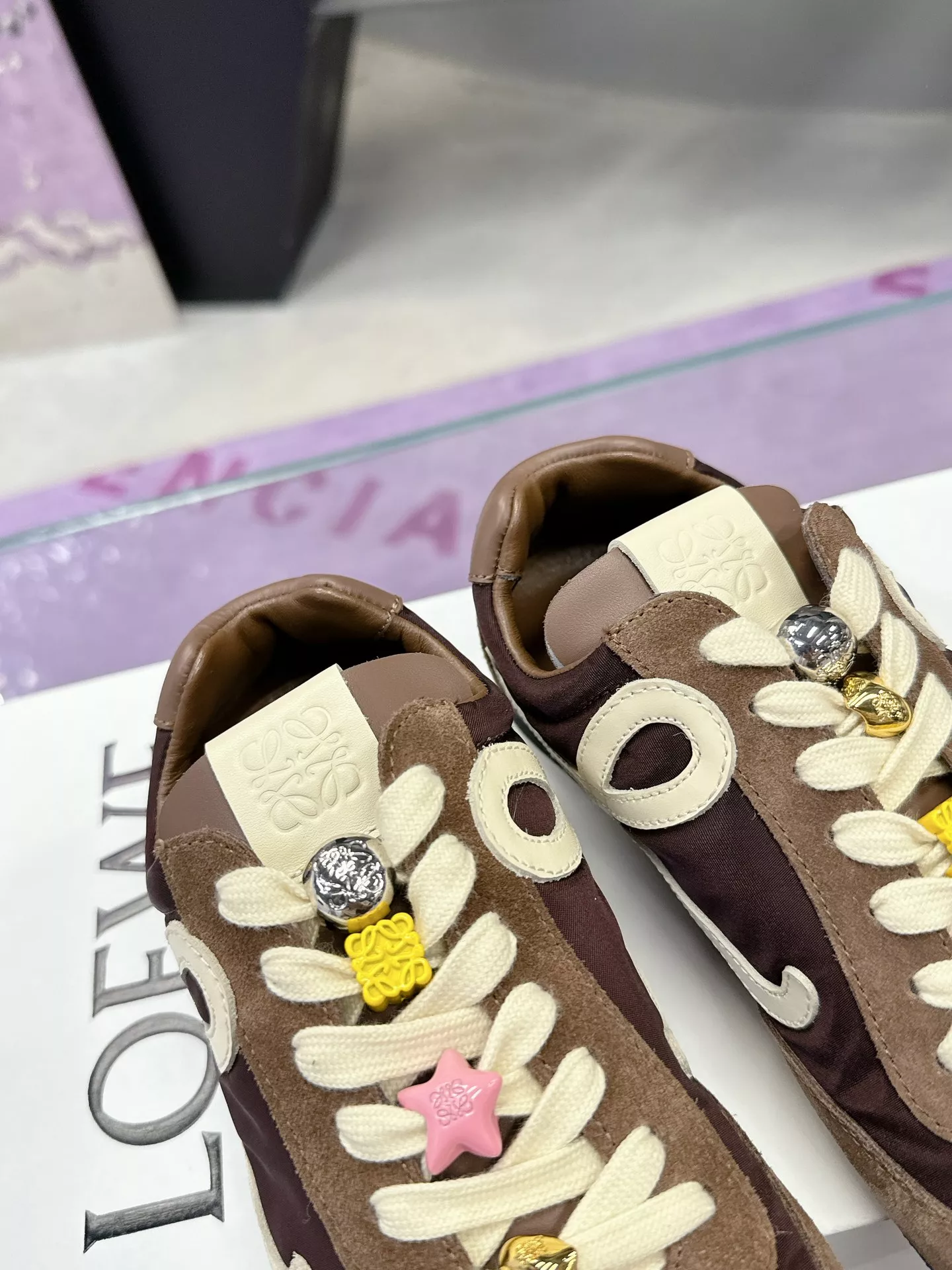 Trendsetting 6394 LOEWE Casual Shoes For Women