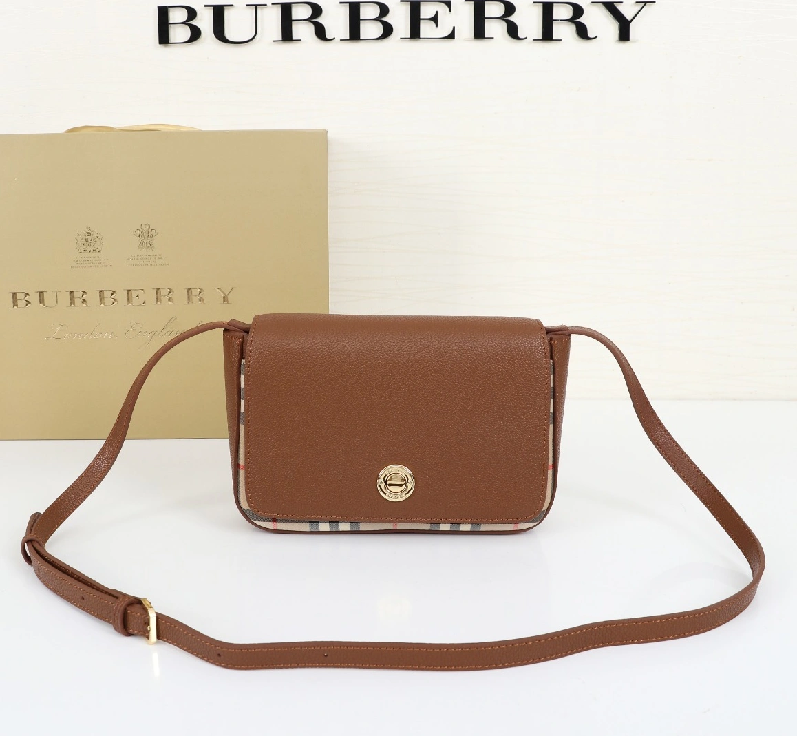Trendsetting 6499 Burberry AAA Messenger Bags For Women