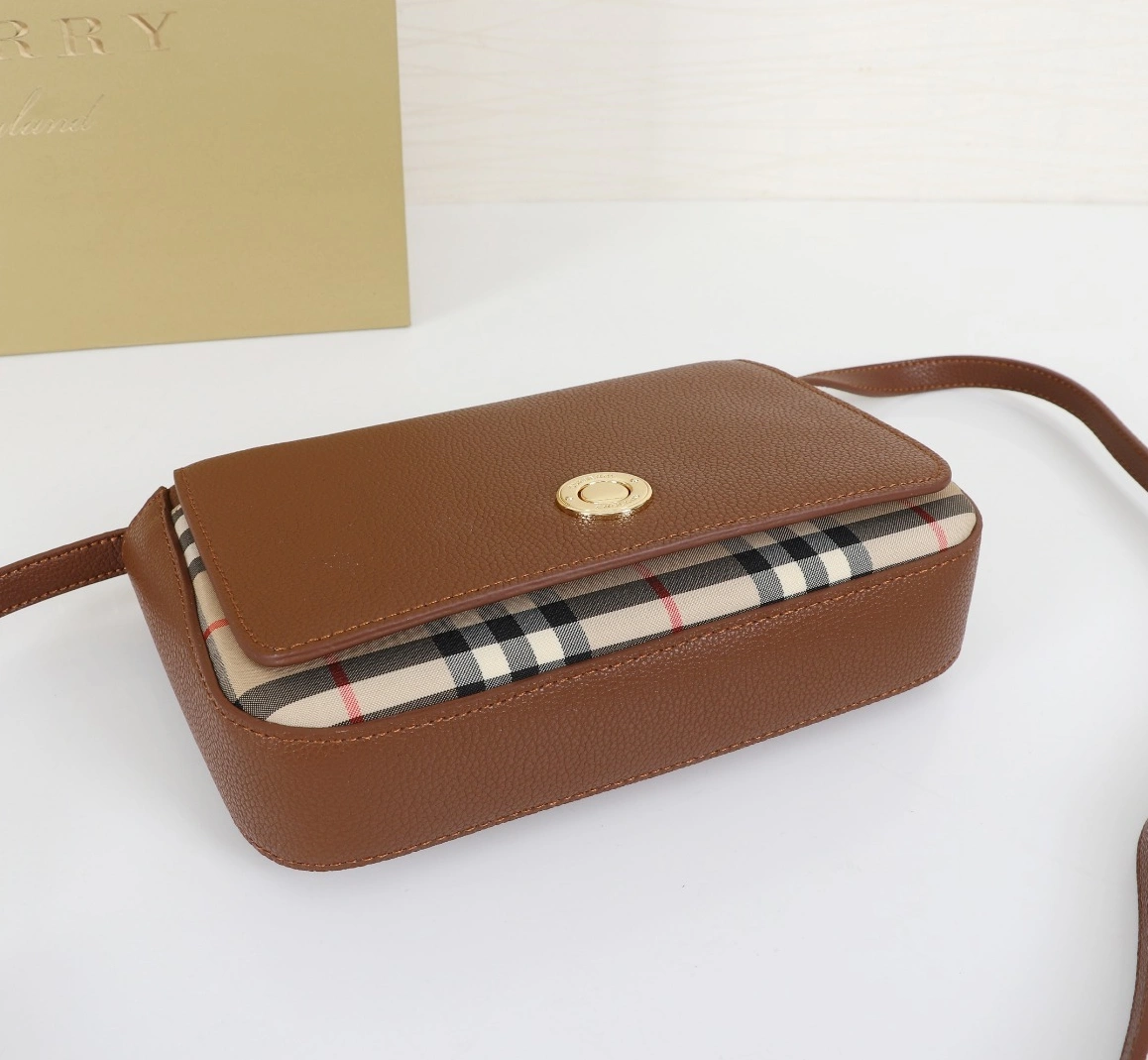 Trendsetting 6499 Burberry AAA Messenger Bags For Women