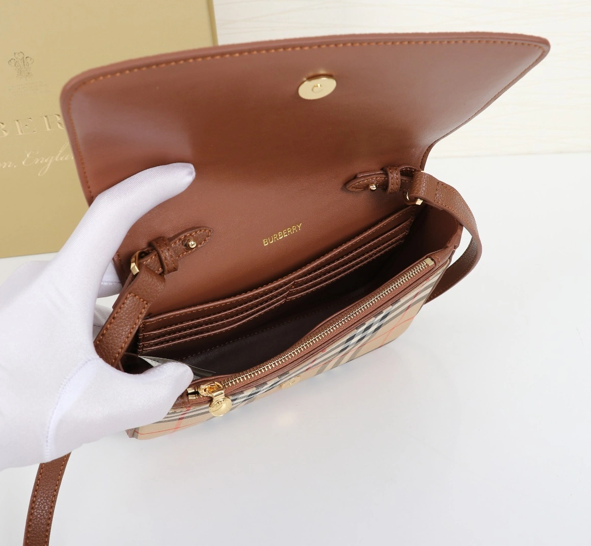 Trendsetting 6499 Burberry AAA Messenger Bags For Women