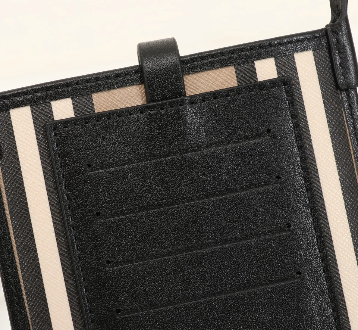 Trendsetting 6531 Burberry AAA Quality Card Case