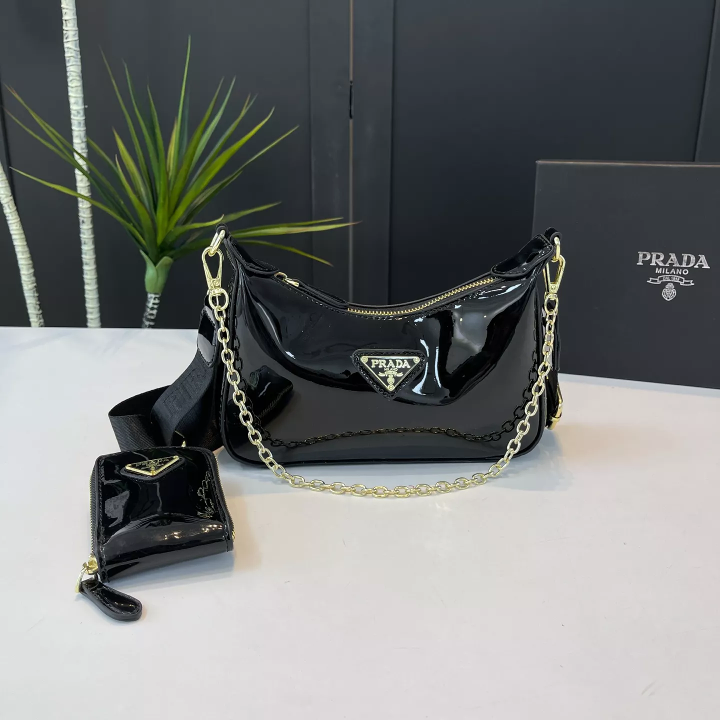 Trendsetting 6560 Prada Messenger Bags For Women