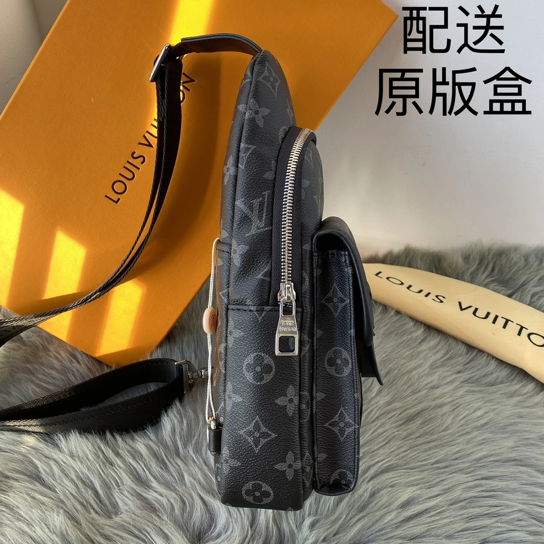 Trendsetting 6568 Louis Vuitton AAA Man Messenger Bags