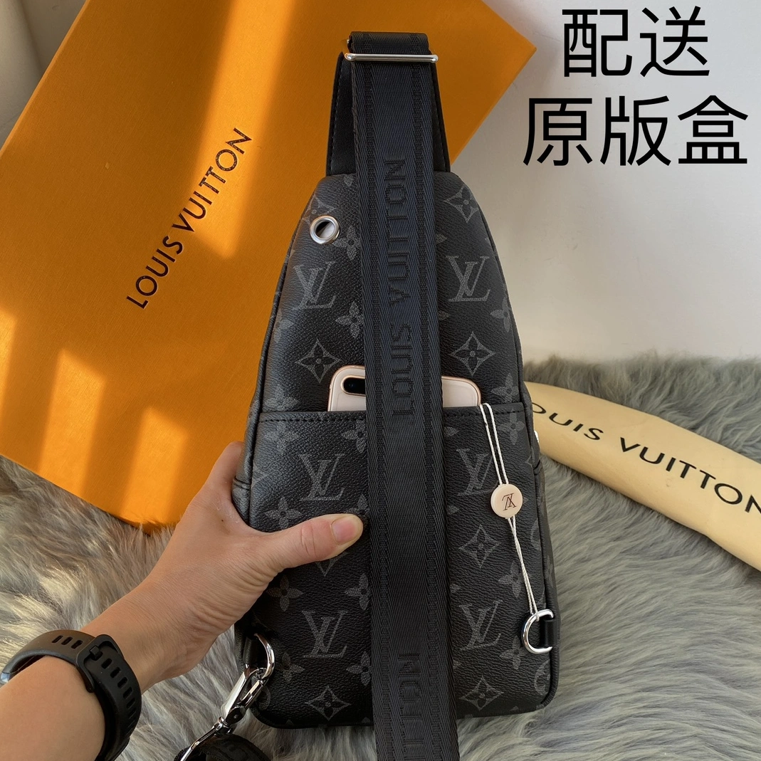 Trendsetting 6568 Louis Vuitton AAA Man Messenger Bags